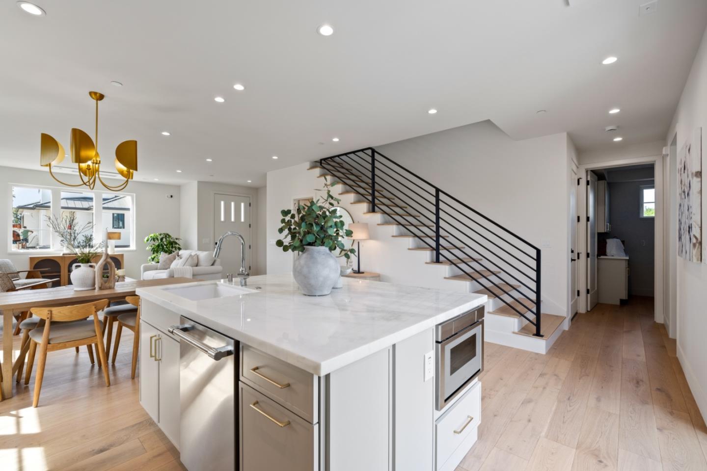 577 Creekside Court