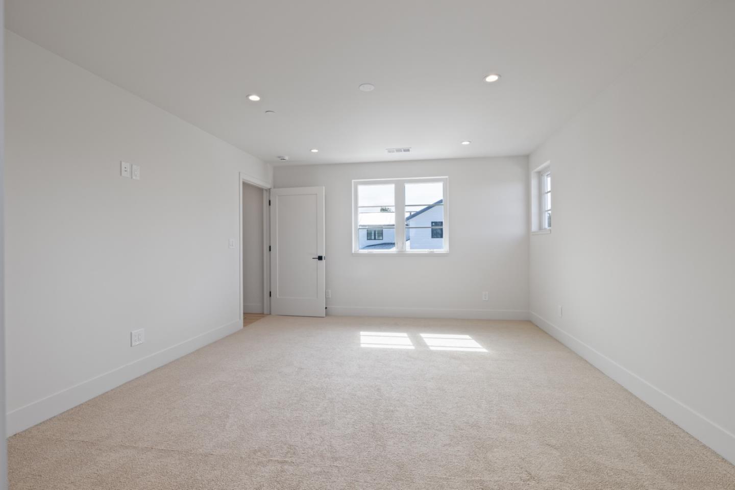 577 Creekside Court