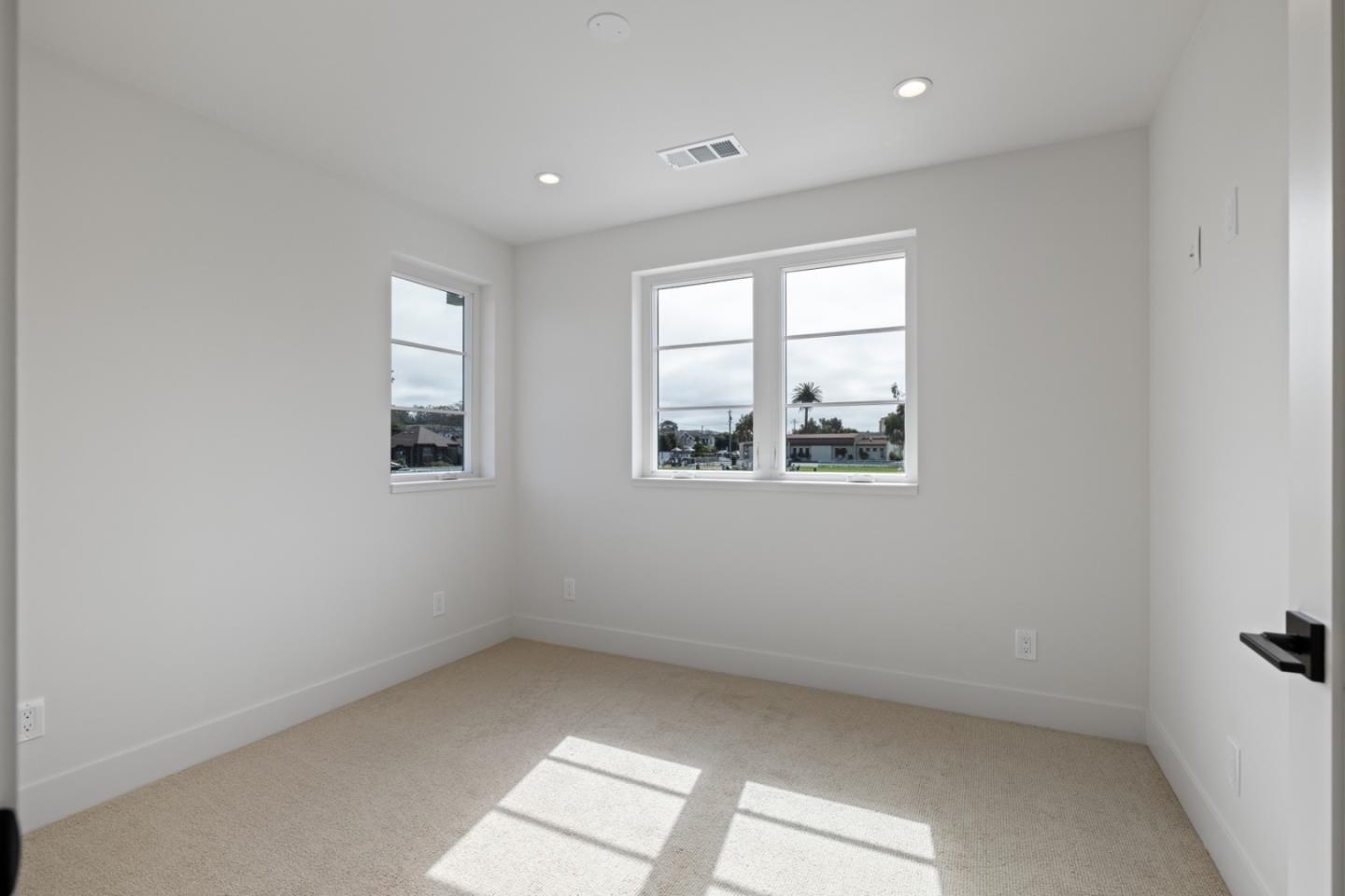 577 Creekside Court