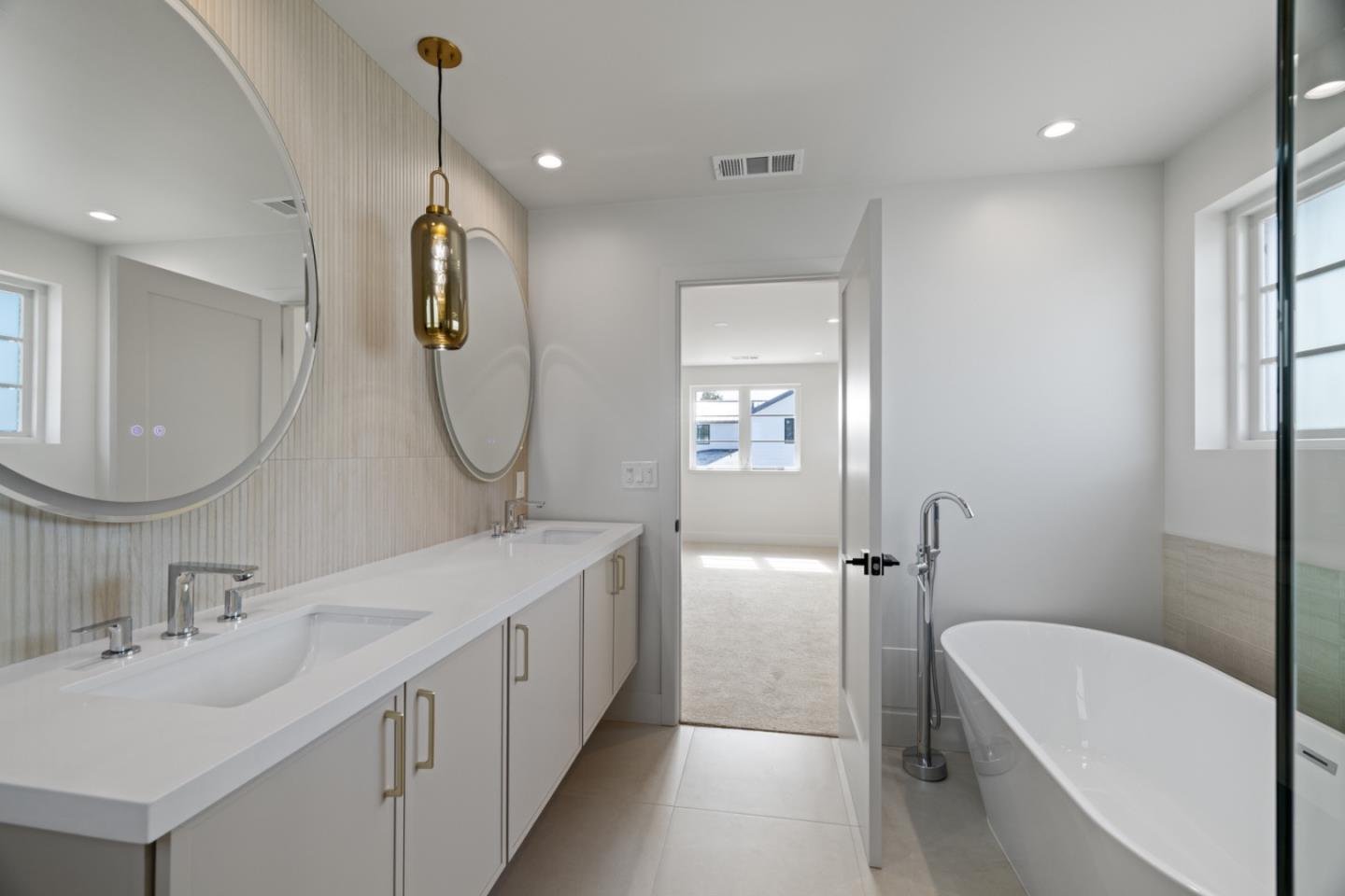 577 Creekside Court