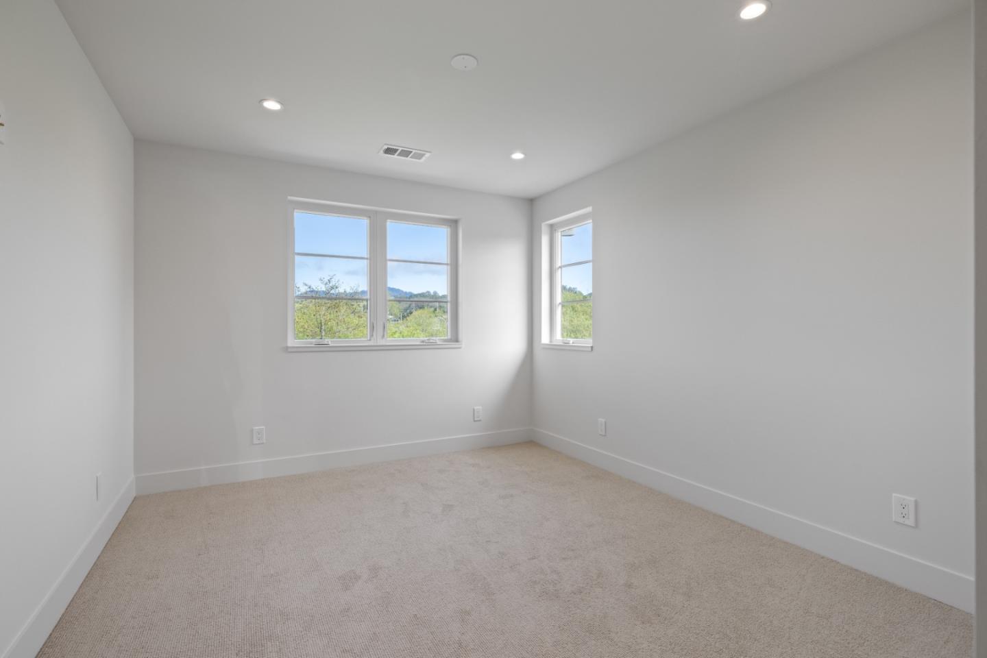 577 Creekside Court