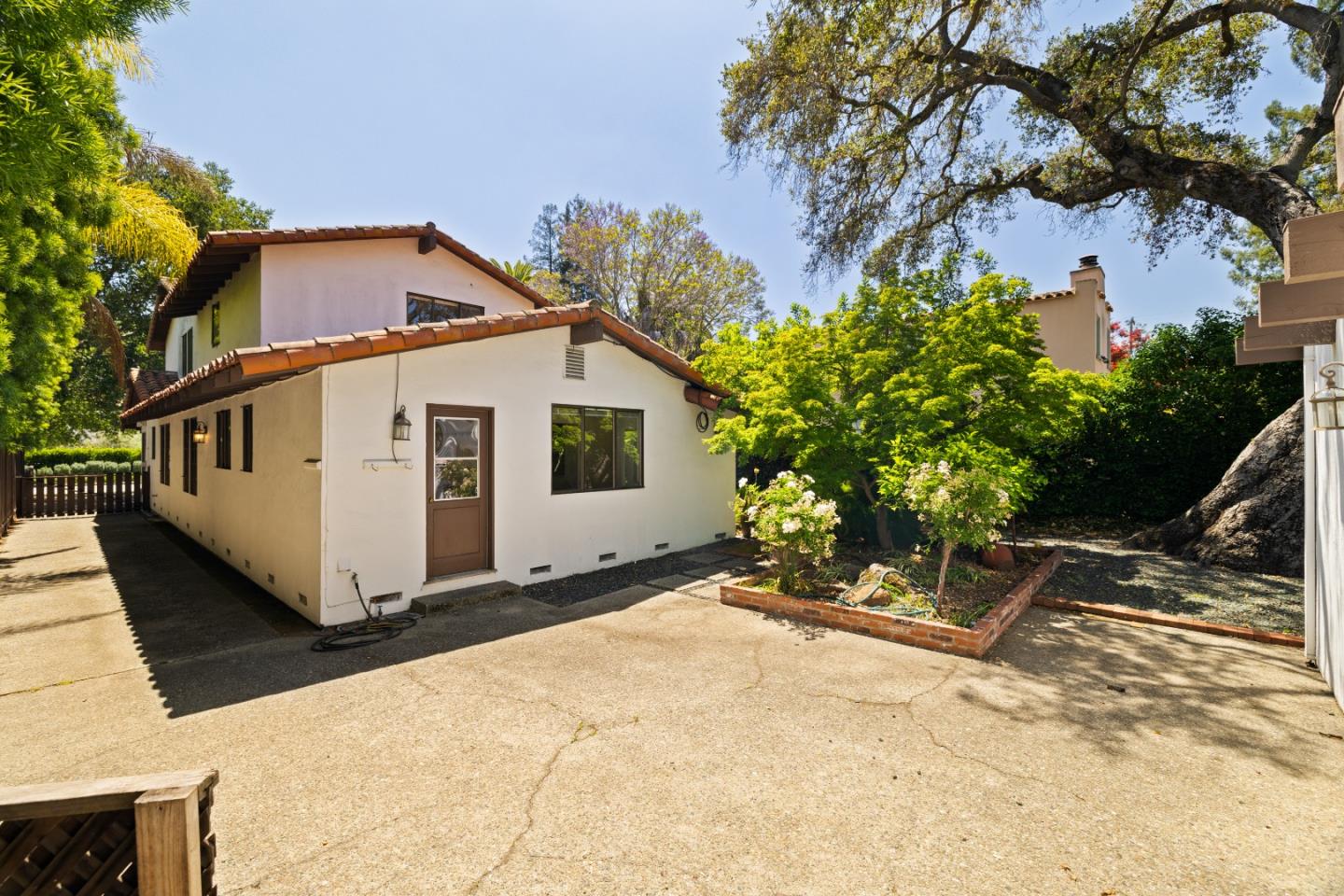 225 Coleridge Avenue