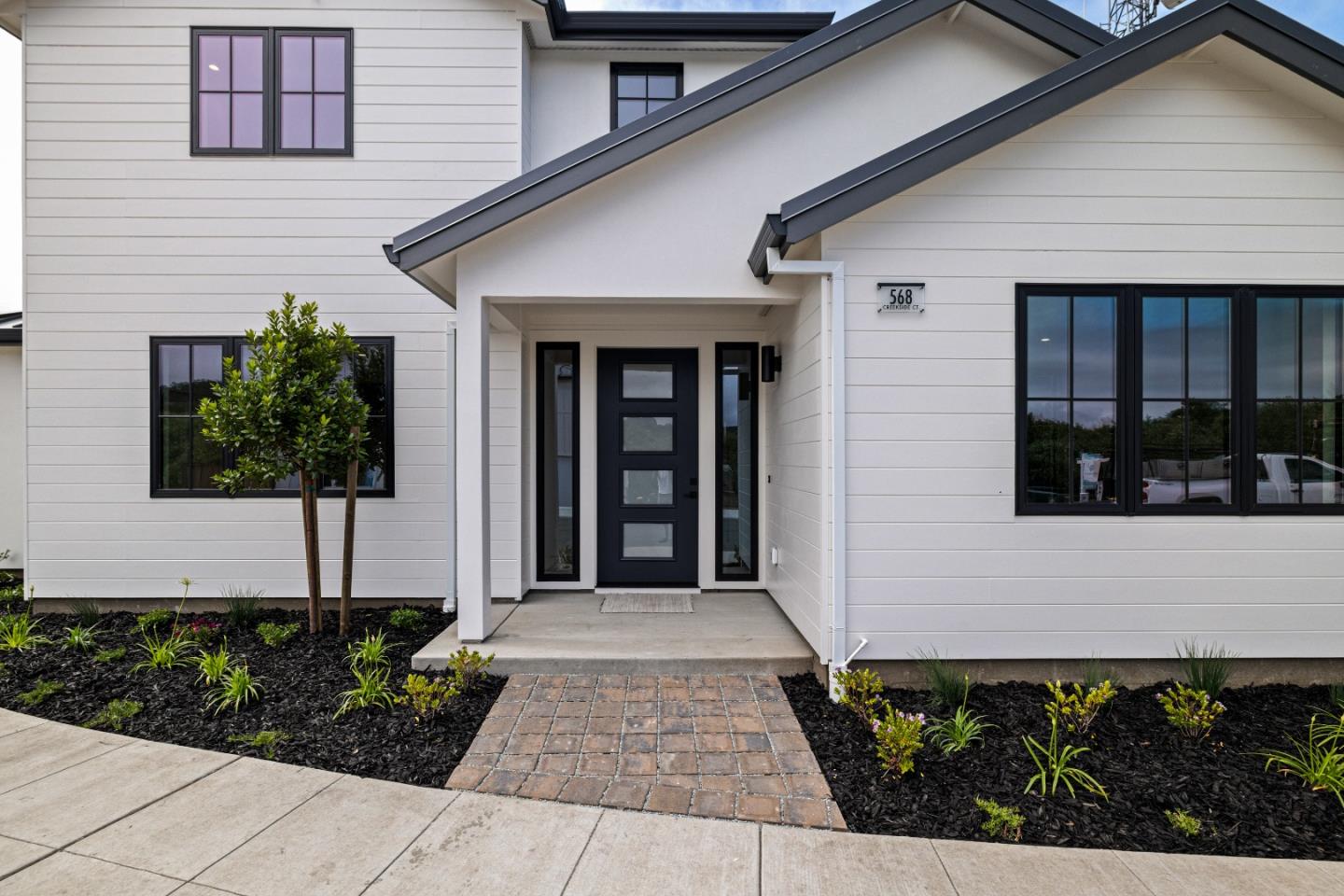 568 Creekside Court