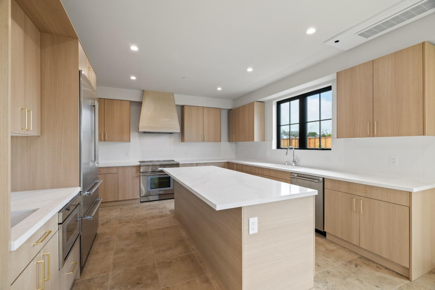 568 Creekside Court