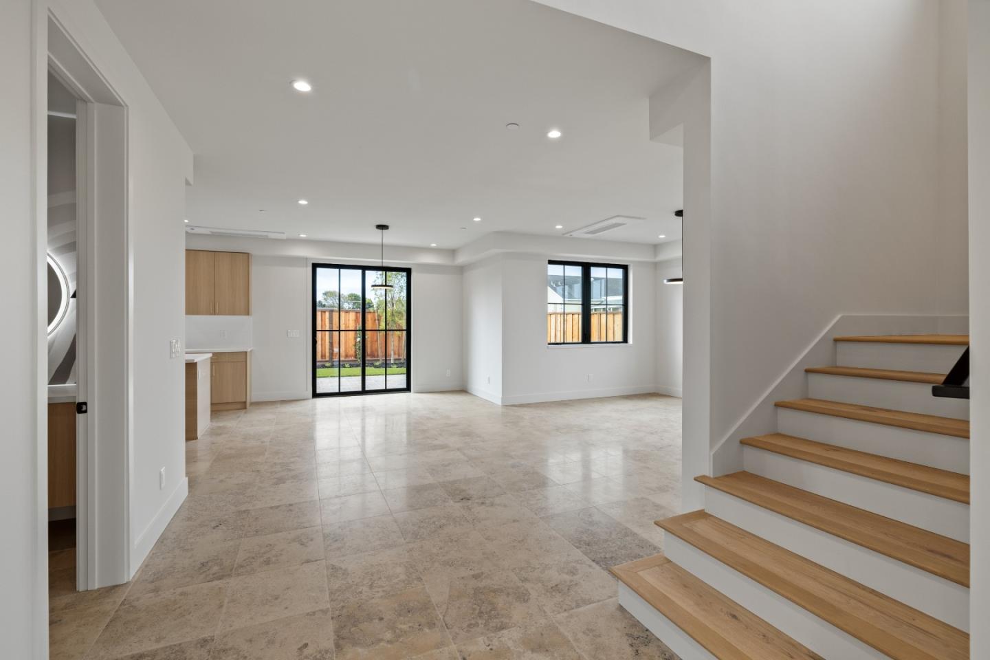 568 Creekside Court