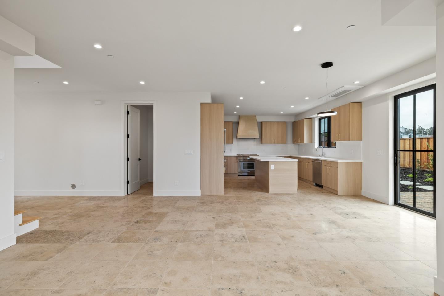 568 Creekside Court