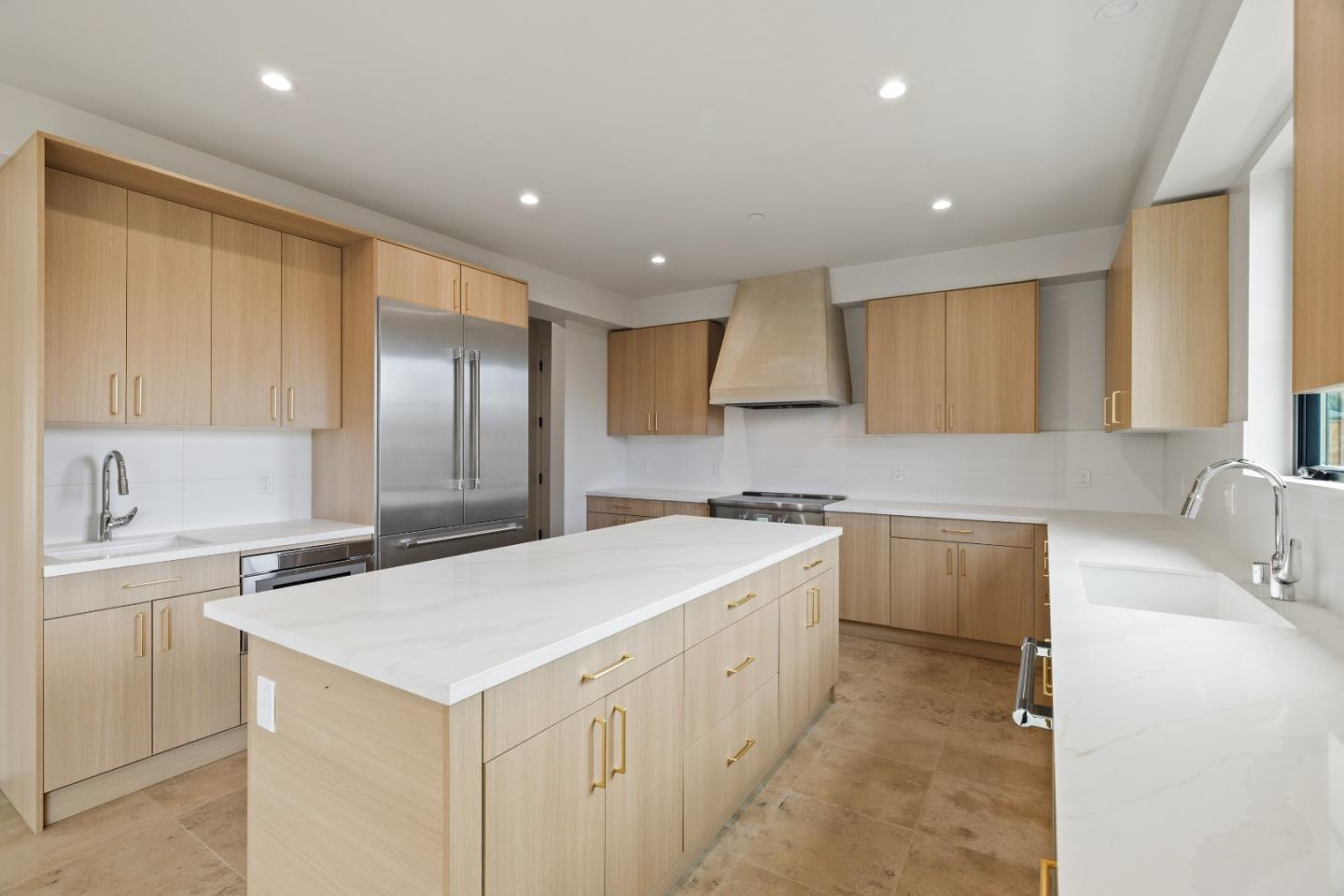 568 Creekside Court