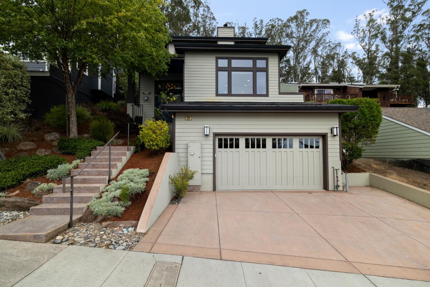 374 El Granada Boulevard