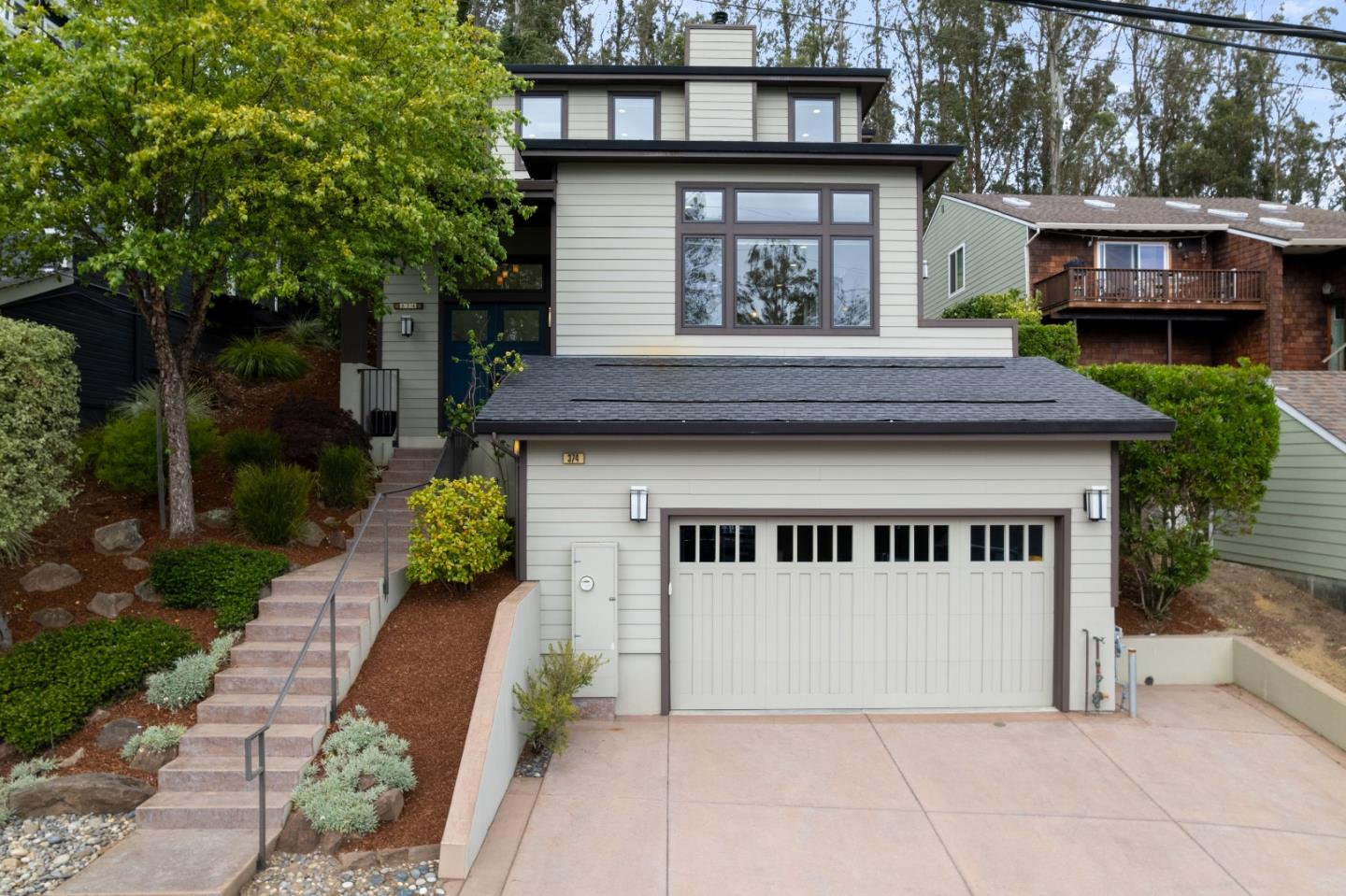374 El Granada Boulevard