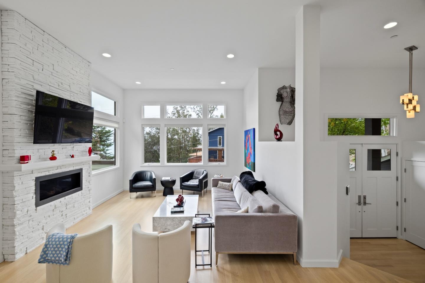 374 El Granada Boulevard