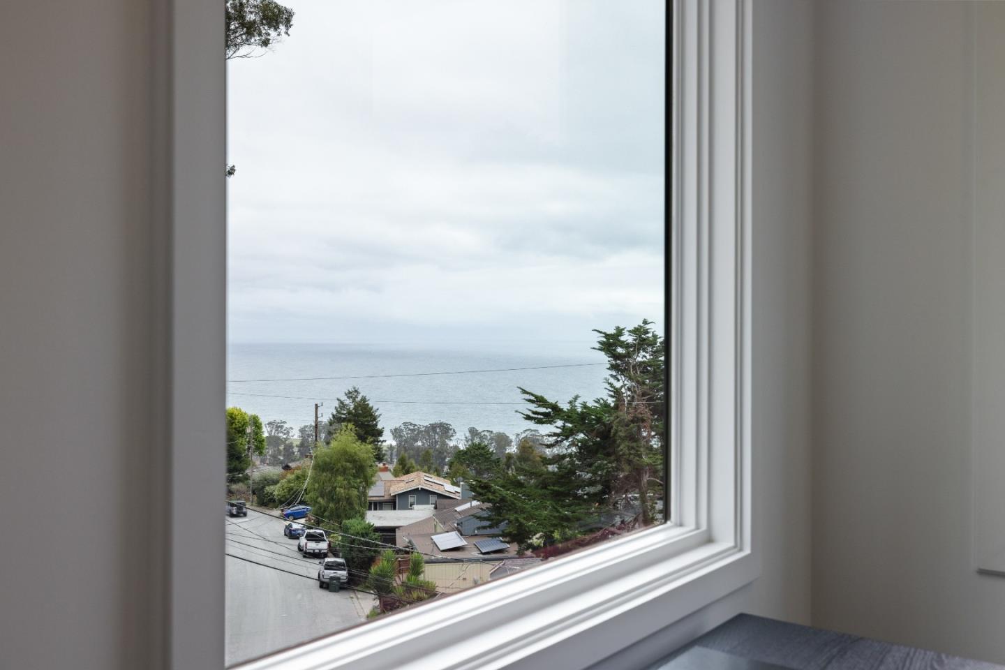 374 El Granada Boulevard