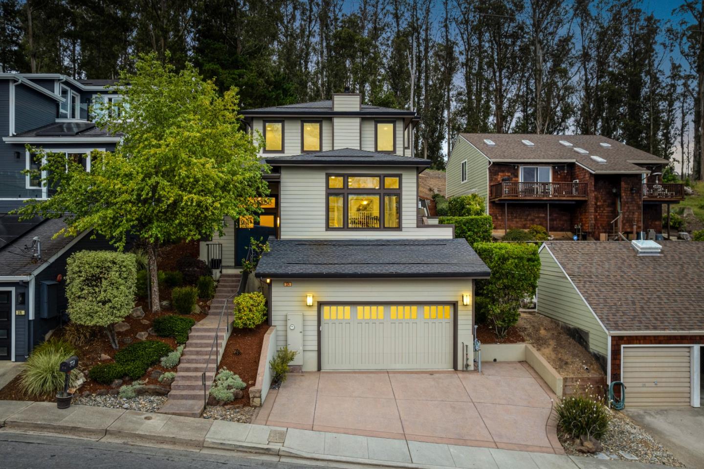 374 El Granada Boulevard