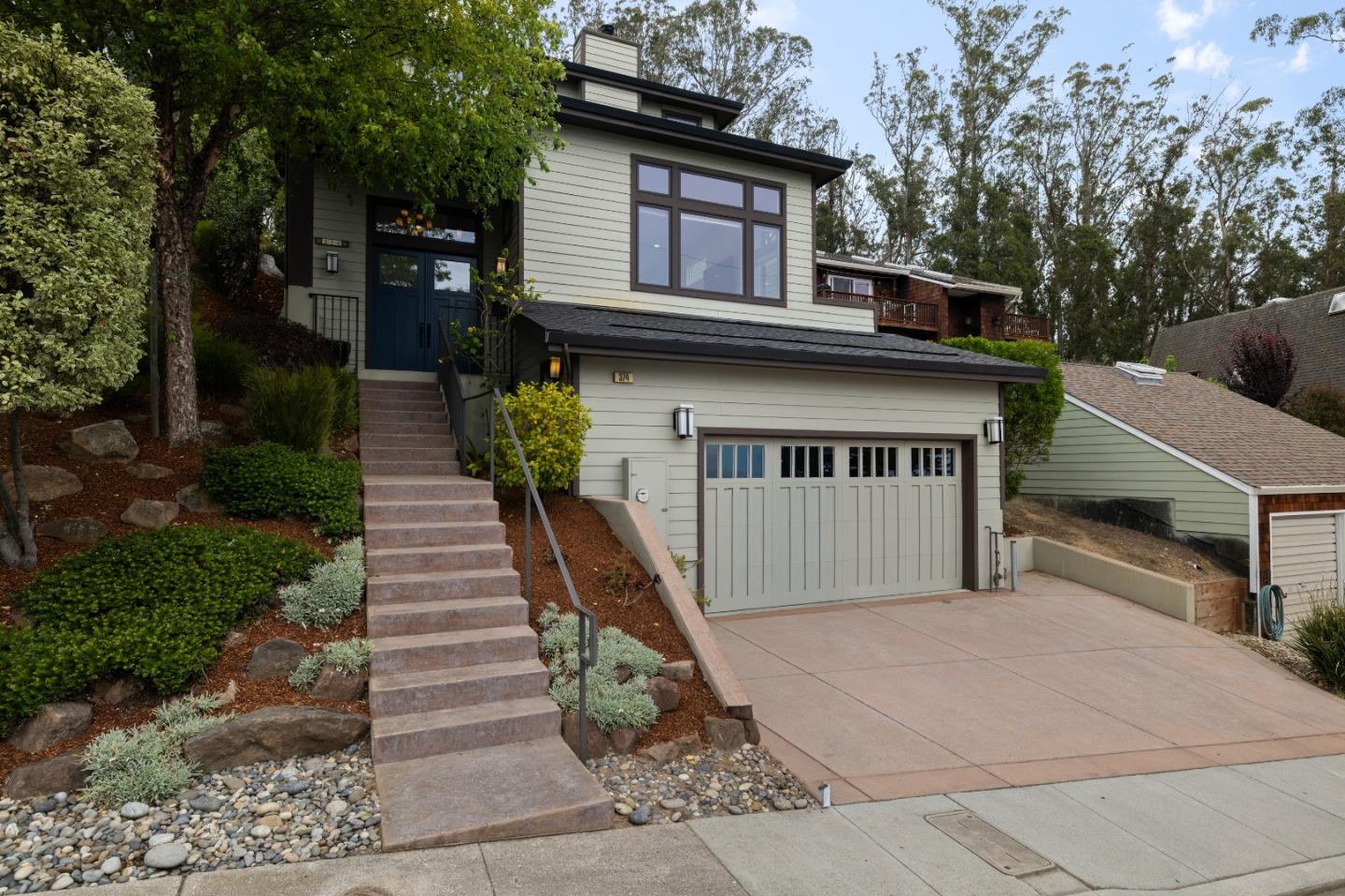 374 El Granada Boulevard