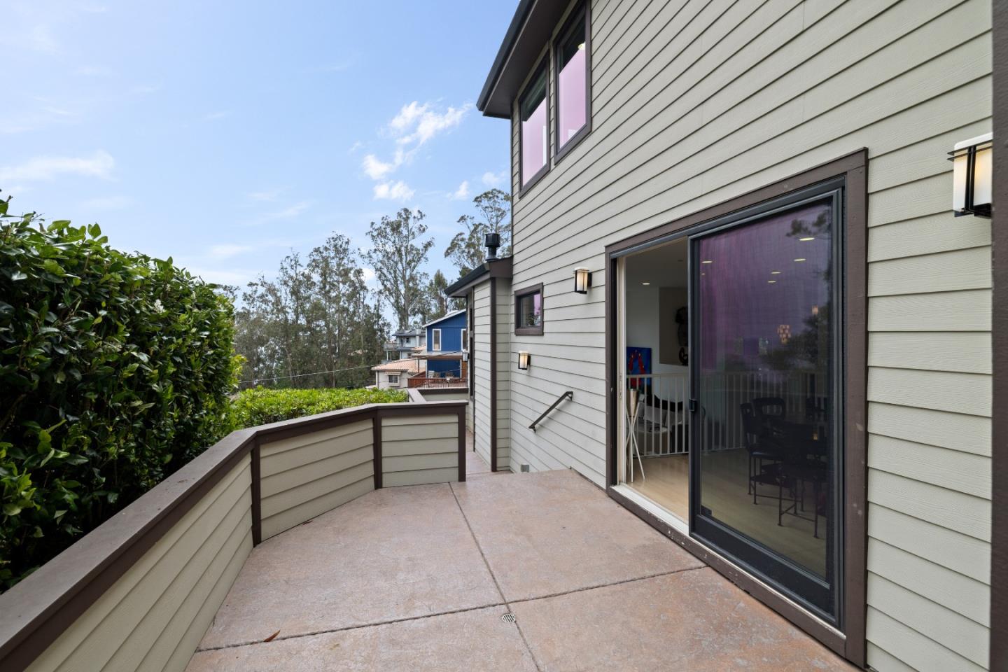 374 El Granada Boulevard