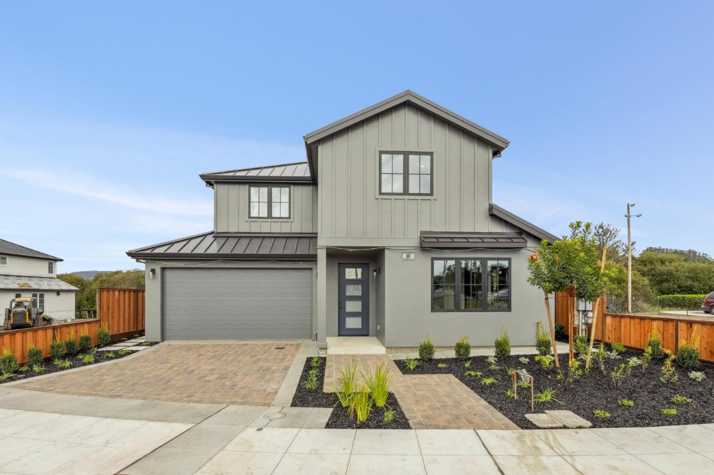 587 Creekside CT