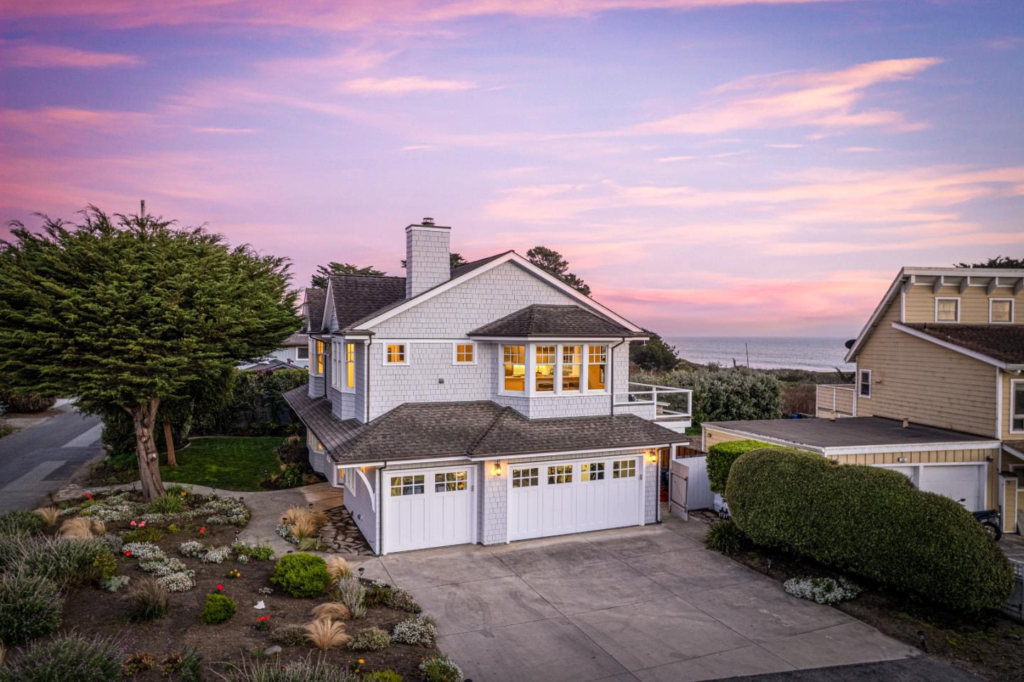 2 Alameda AVE