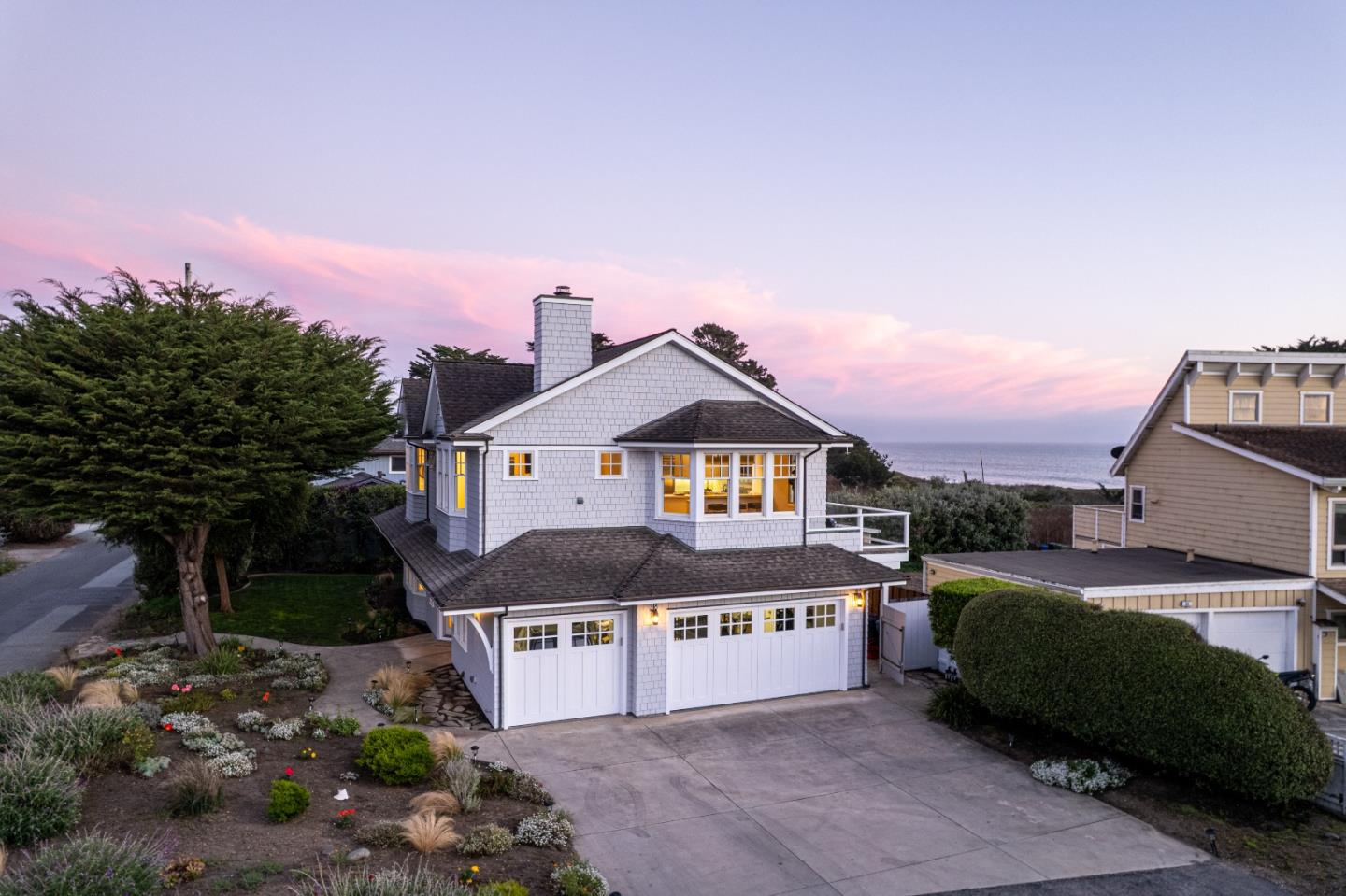 2 Alameda AVE