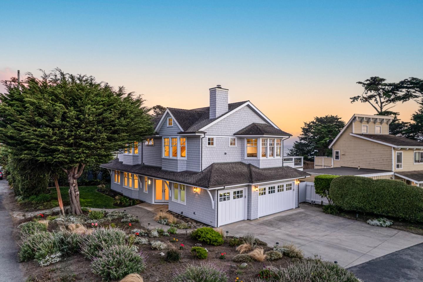 2 Alameda AVE