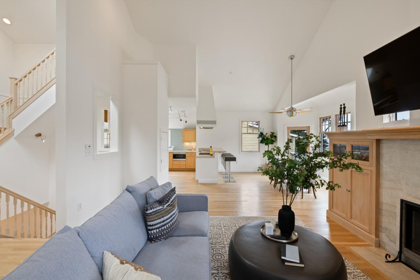 2 Alameda AVE
