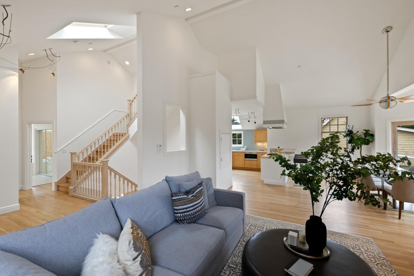 2 Alameda AVE