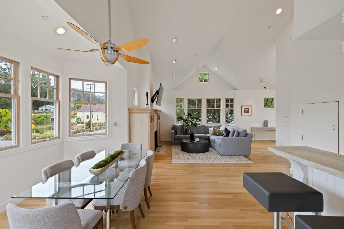 2 Alameda AVE