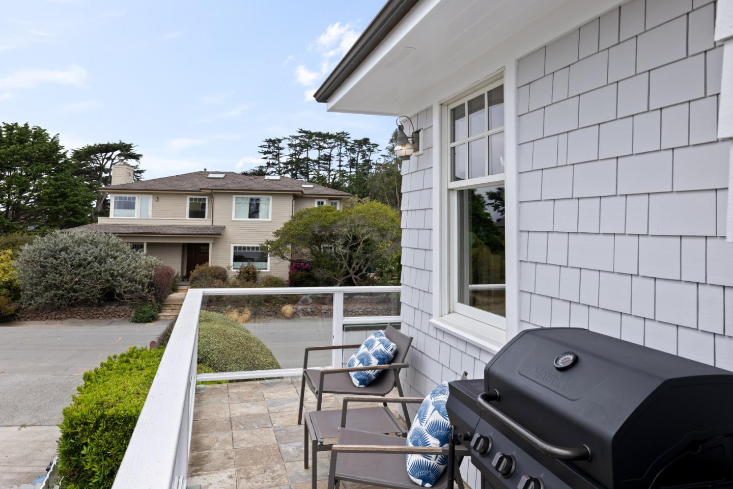 2 Alameda AVE