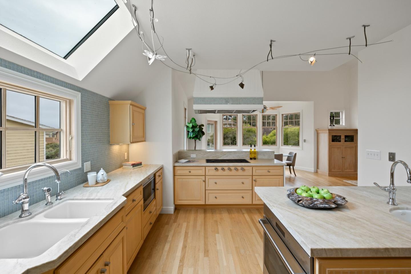 2 Alameda AVE