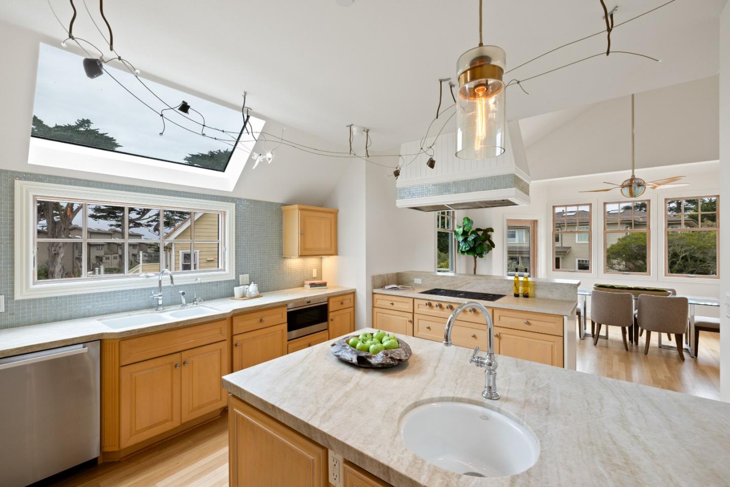 2 Alameda AVE