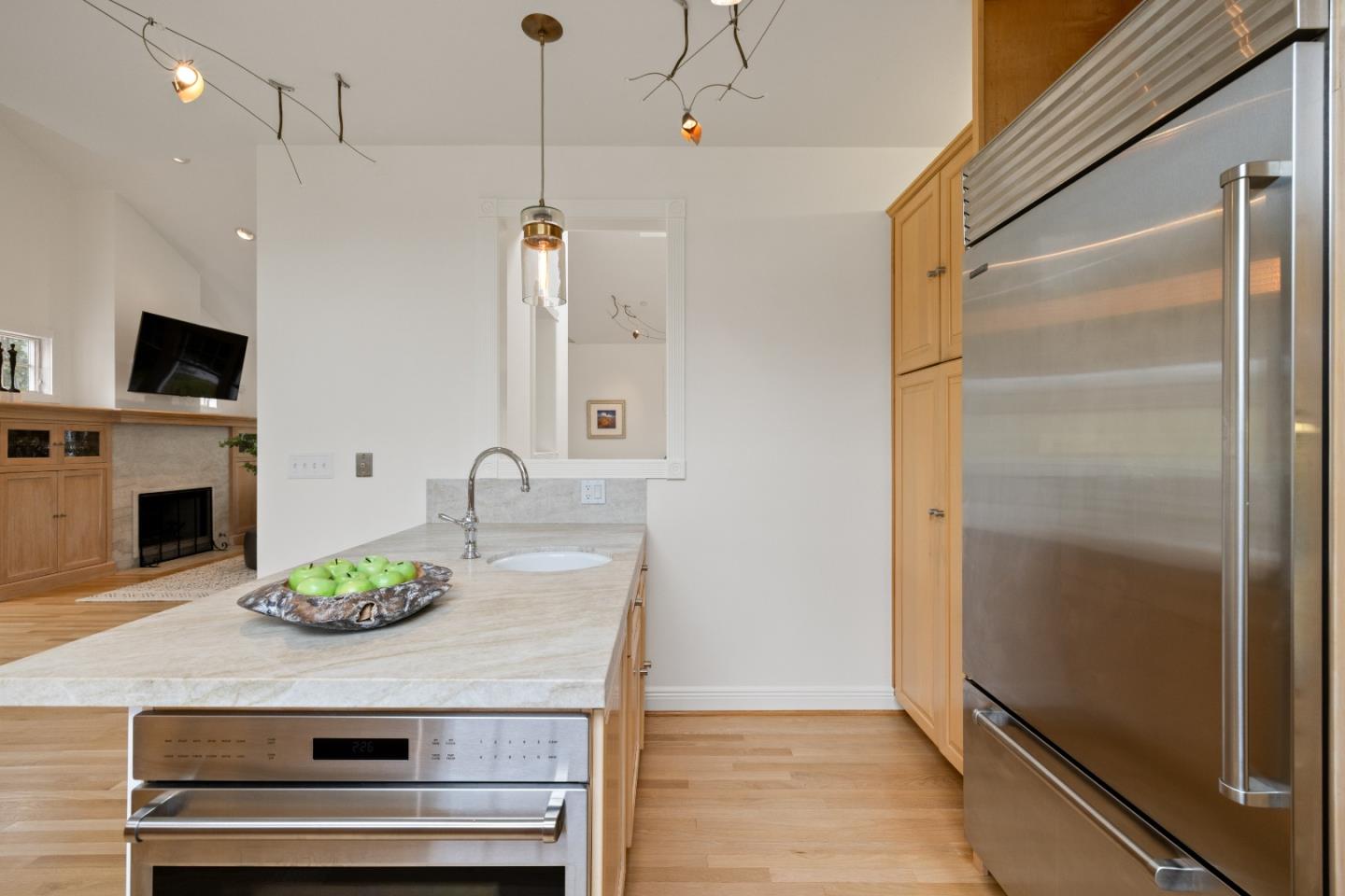 2 Alameda AVE