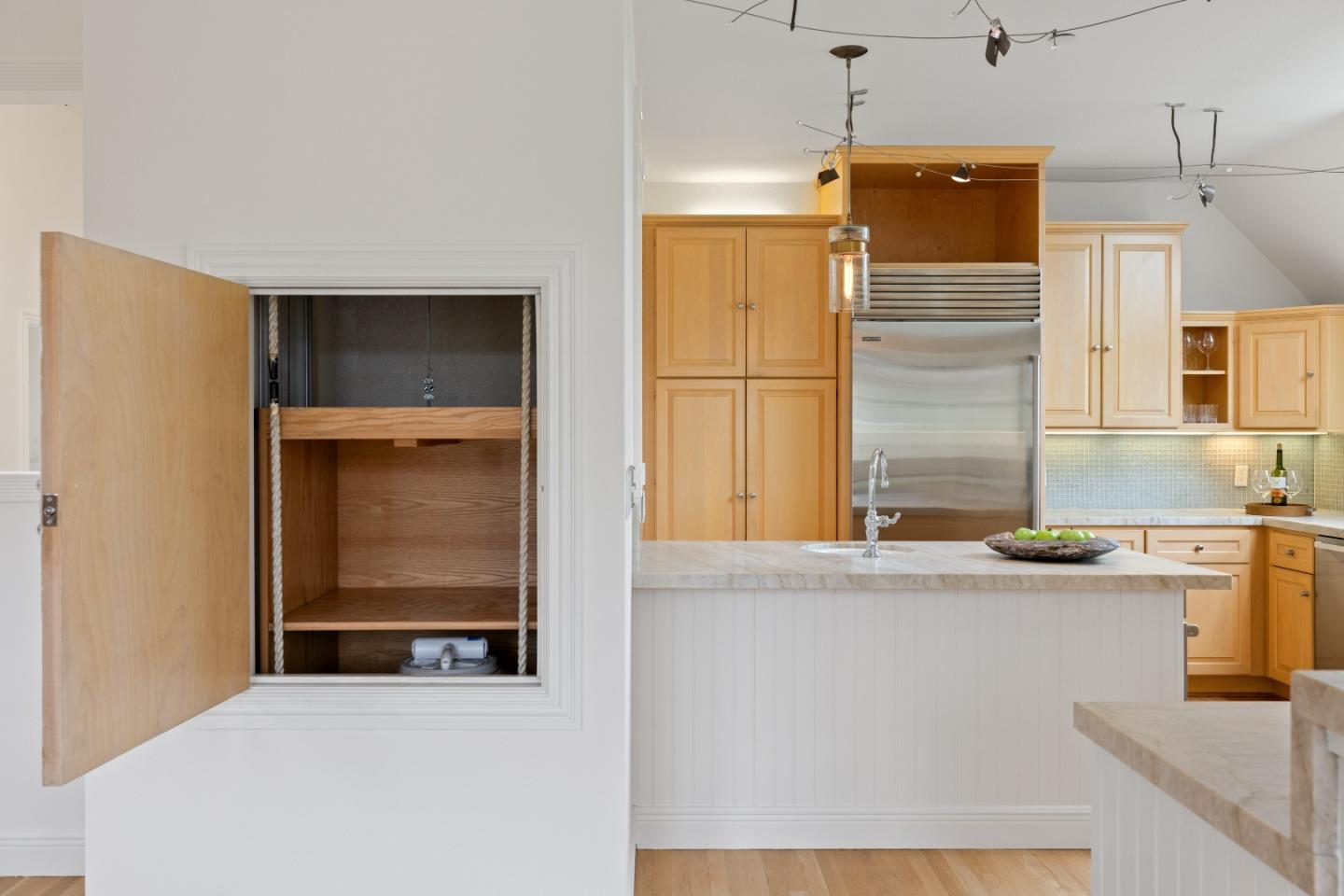 2 Alameda AVE