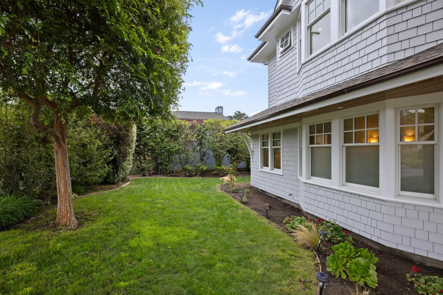 2 Alameda AVE