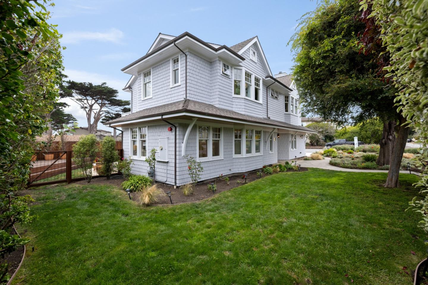2 Alameda AVE