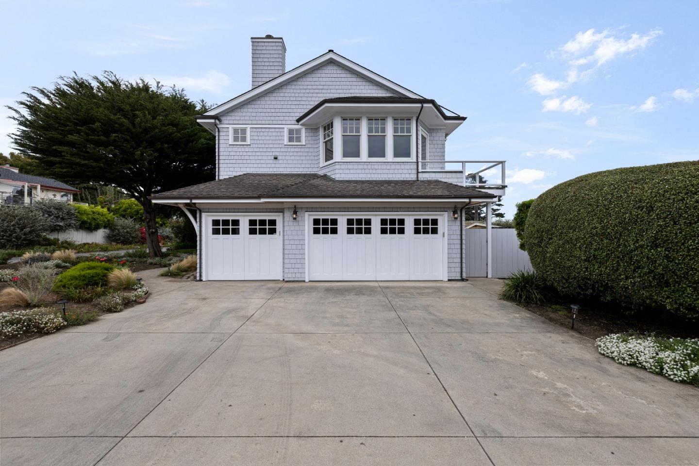 2 Alameda AVE