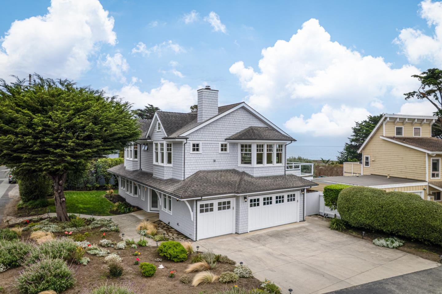 2 Alameda AVE
