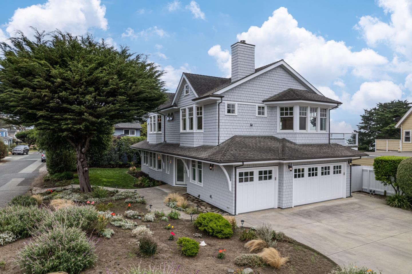 2 Alameda AVE