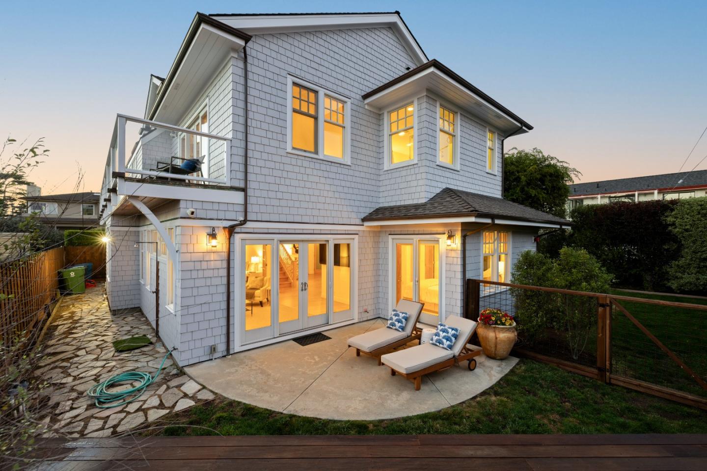 2 Alameda AVE