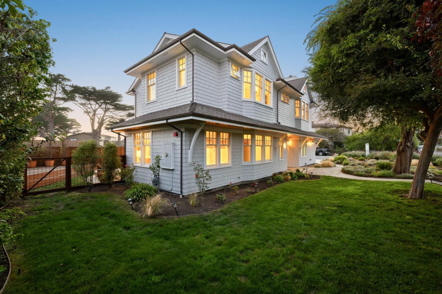 2 Alameda AVE