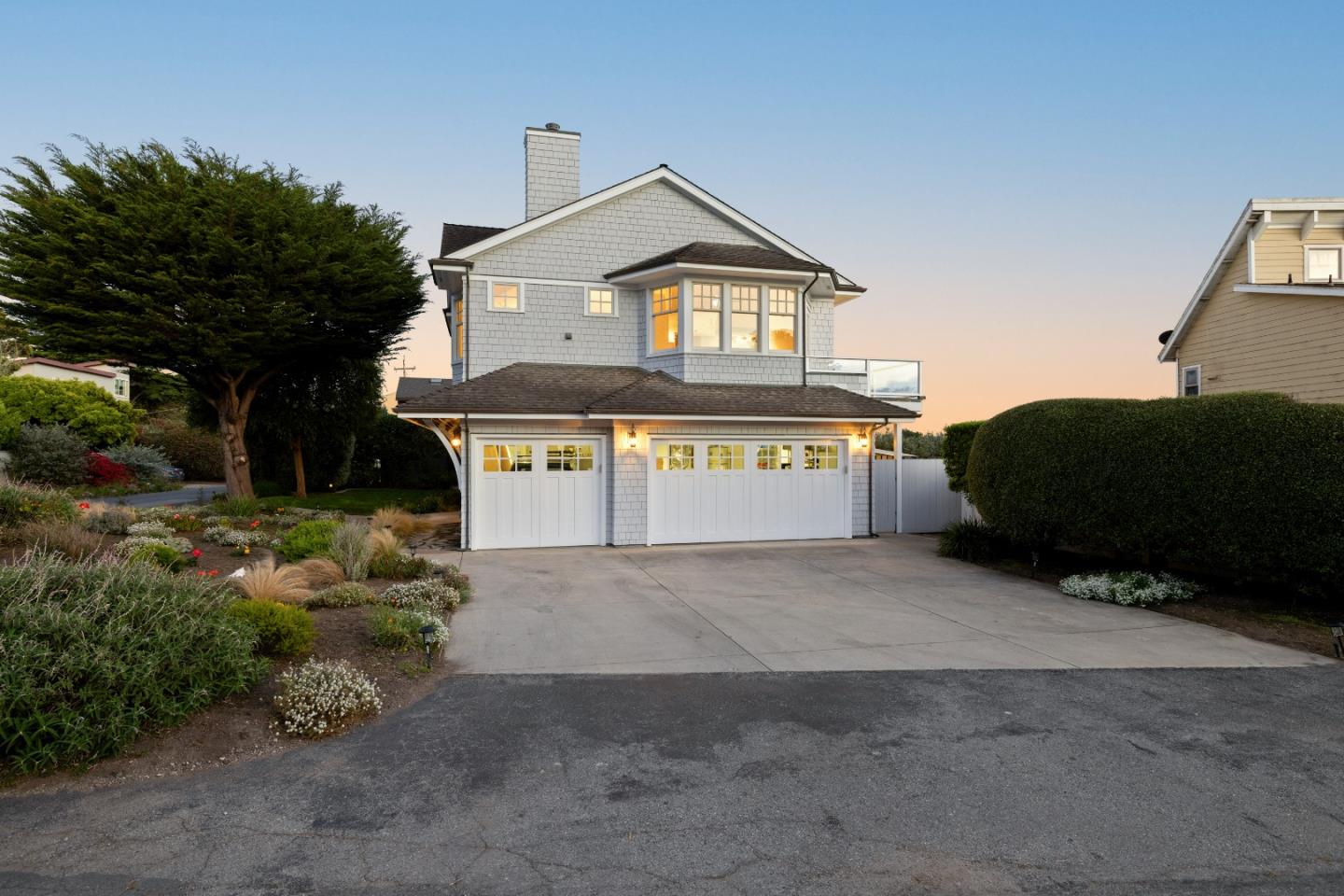 2 Alameda AVE