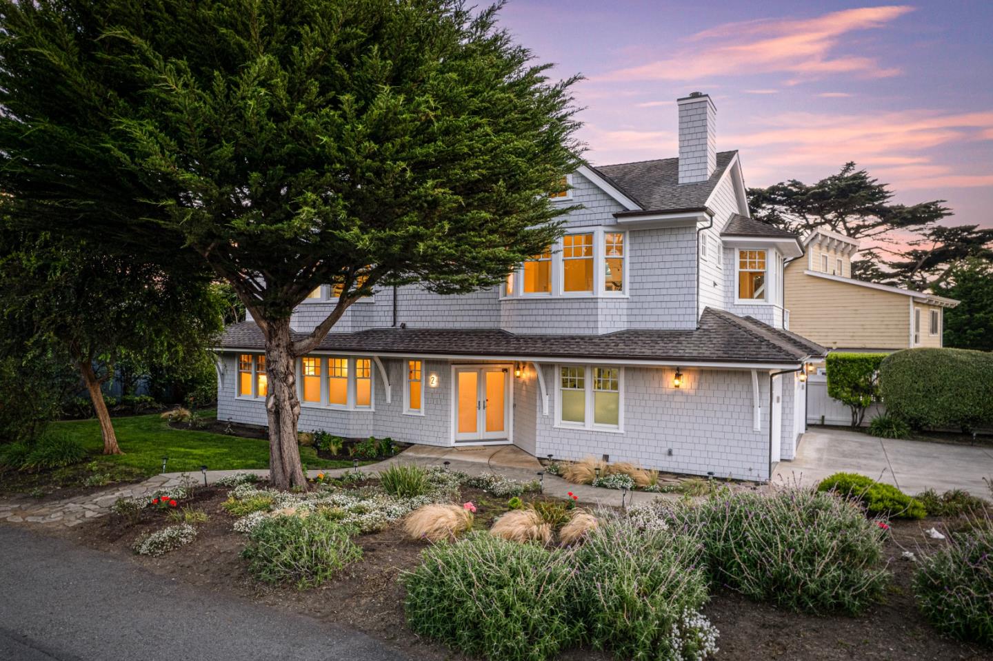 2 Alameda AVE