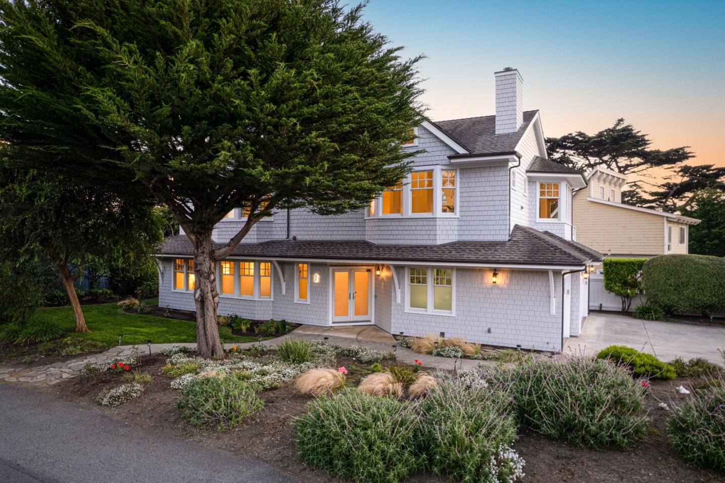 2 Alameda AVE