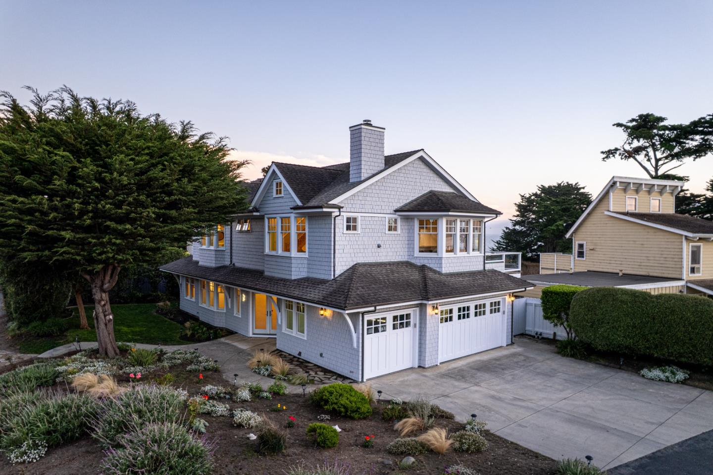 2 Alameda AVE