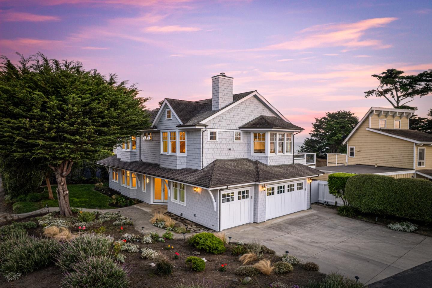 2 Alameda AVE