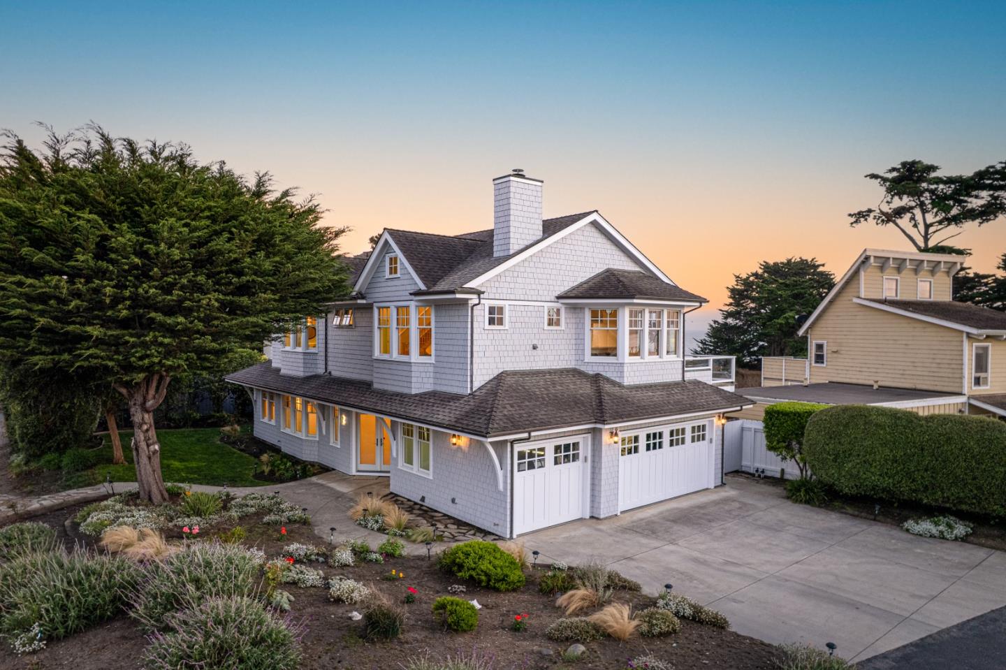 2 Alameda AVE