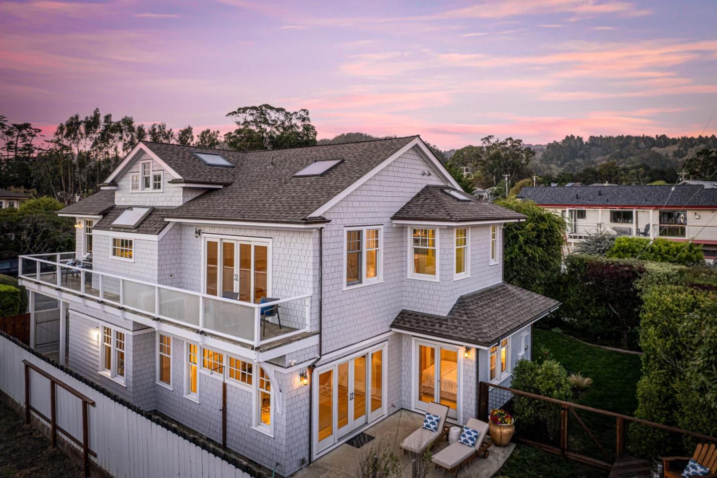 2 Alameda AVE