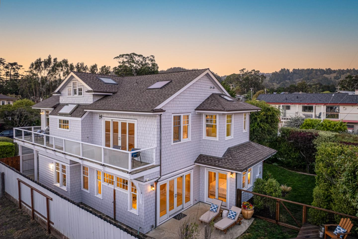 2 Alameda AVE
