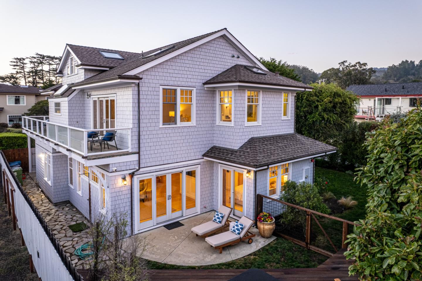 2 Alameda AVE