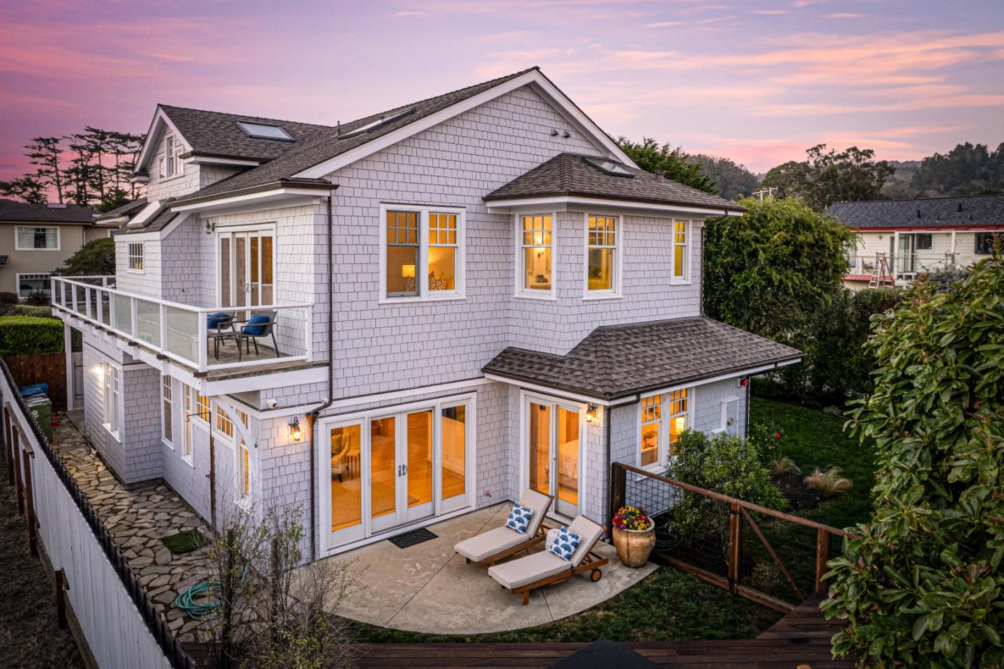 2 Alameda AVE