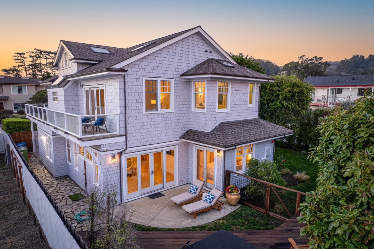 2 Alameda AVE