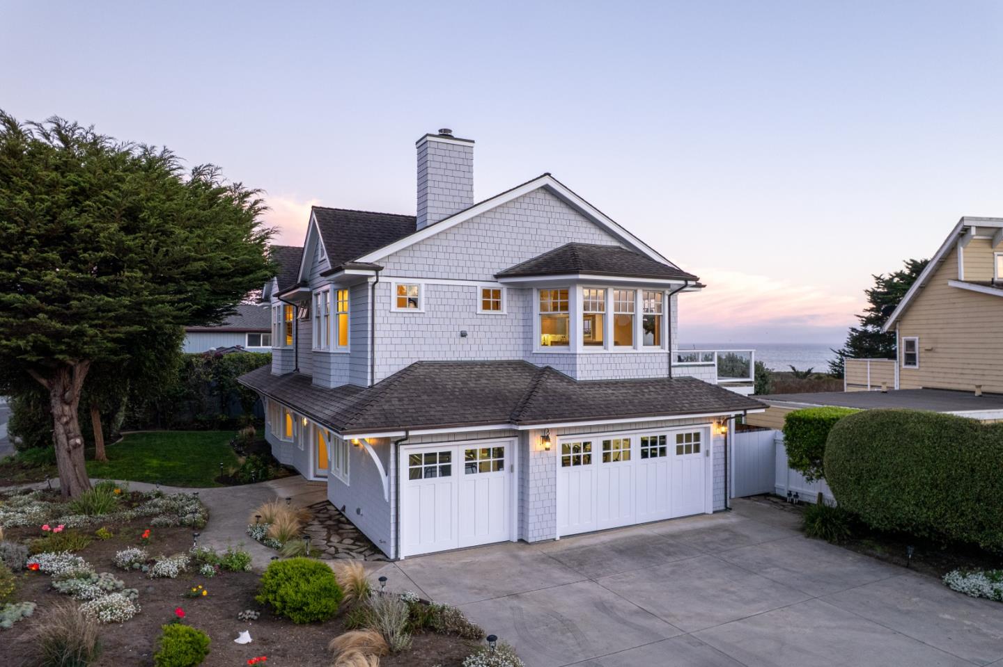 2 Alameda AVE