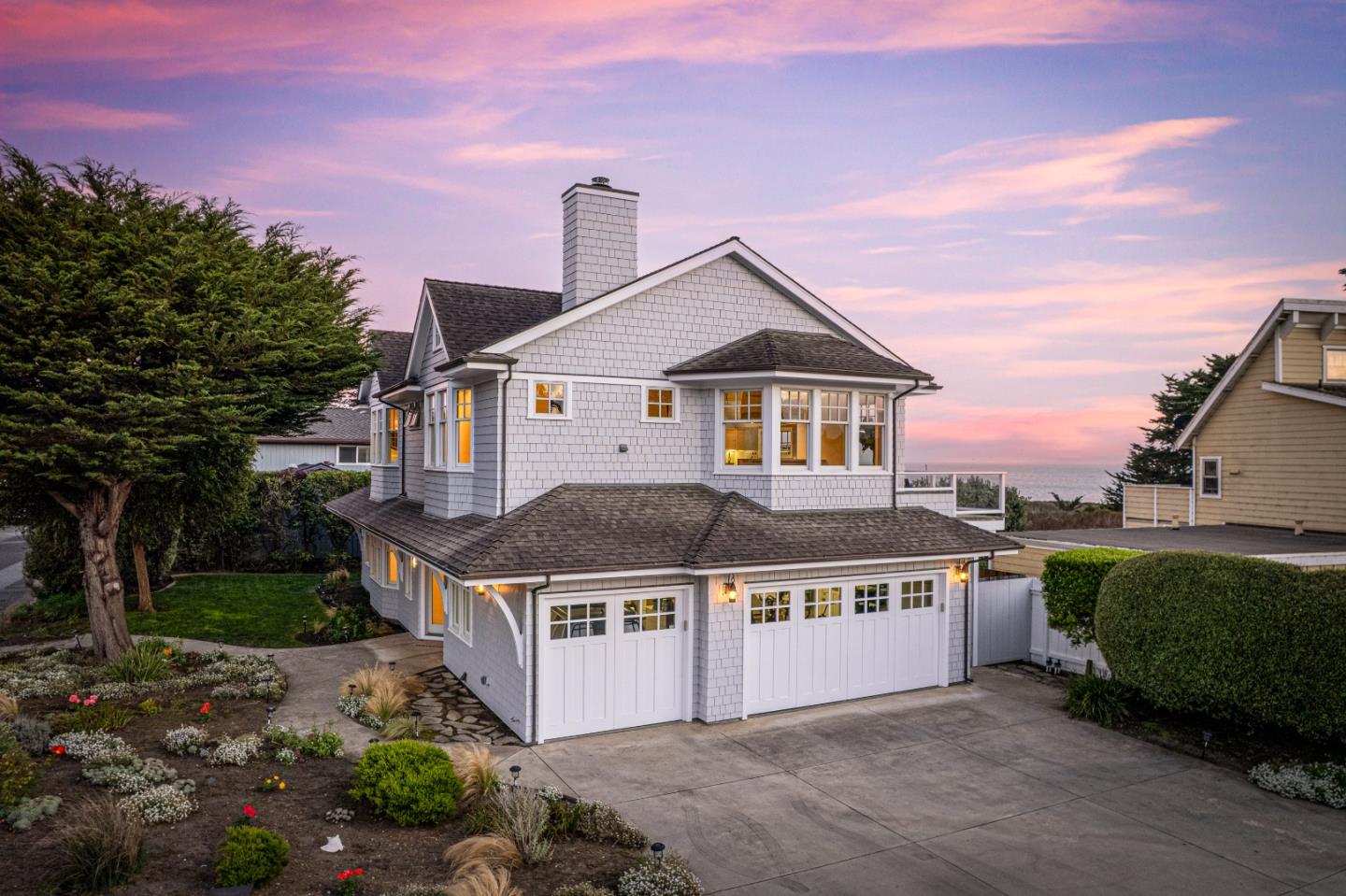 2 Alameda AVE